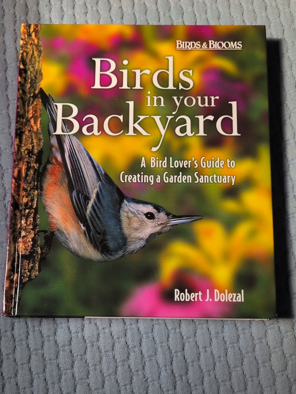 Birds & Blooms Birds In Your Backyard Bird Lovers Guide To Creating A Sanctuary